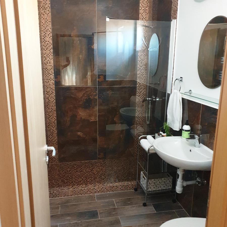Fit Paradise Apartman Mişcolţ Exterior foto